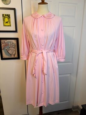 Vintage Gossard Artemis Bubblegum Pink Peignoir Robe Peter Pan Collar